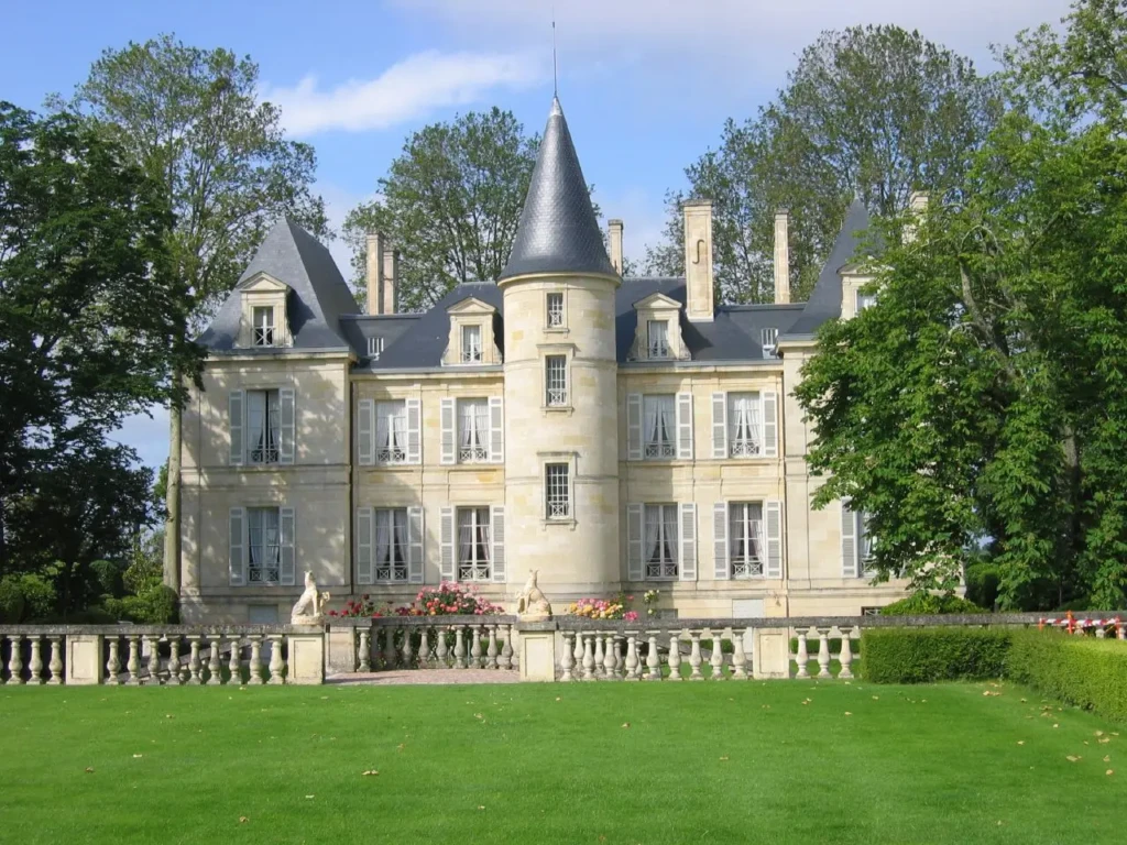 Le château Pichon-Longueville Comtesse de Lalande à Pauillac, Gironde, France