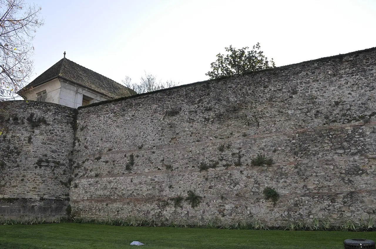 Remparts gallo-romains de Meaux