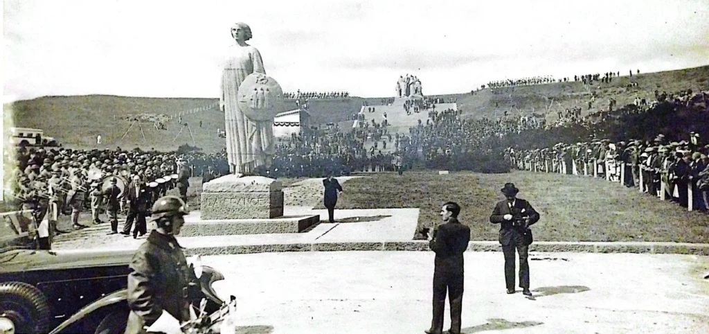 Inauguration du monument national de la seconde bataille de la Marne, Oulchy-le-Château, réalisé par Paul Landowski